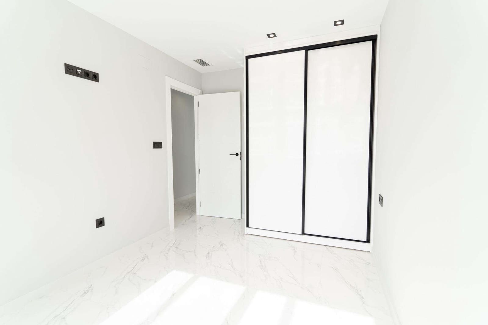 4 sypialnia Willa na sprzedaż w Orihuela Costa z basenem - 699 900 € (Ref: 9332357)