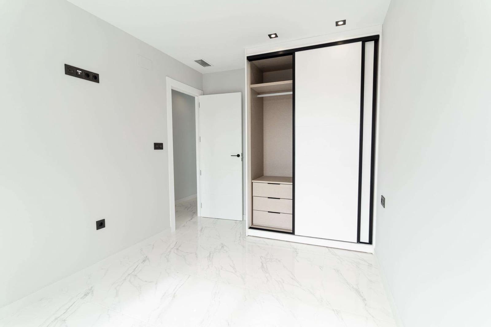 4 sypialnia Willa na sprzedaż w Orihuela Costa z basenem - 699 900 € (Ref: 9332357)