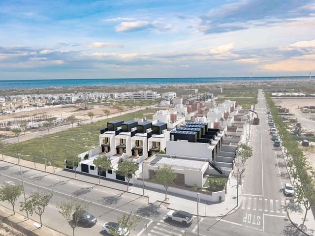 Casa de 3 habitaciones en Pilar de la Horadada ciudad, Pilar de la Horadada en venta con piscina - 385.000 € (Ref: 9332385)