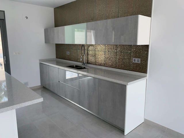 4 Zimmer Villa zu verkaufen in Pinoso mit Pool - 436.000 € (Ref: 9332504)