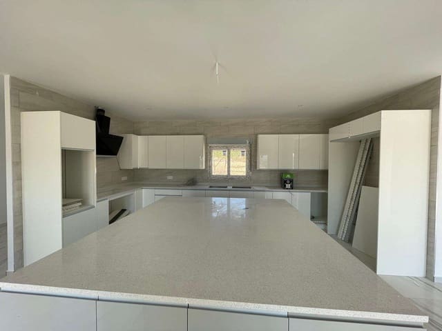 6 makuuhuone Huvila myytävänä paikassa Pinoso mukana uima-altaan - 611 000 € (Ref: 9332506)