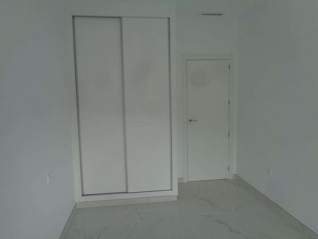 Chalet de 4 habitaciones en Pinoso en venta con piscina - 423.000 € (Ref: 9332509)