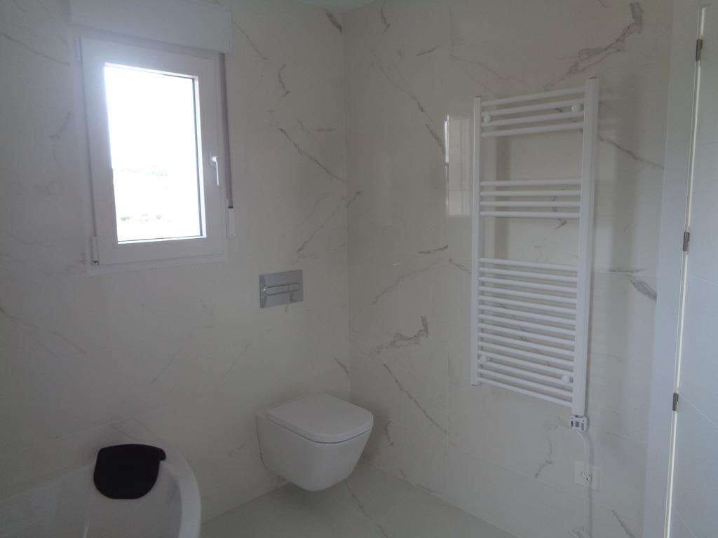 Chalet de 4 habitaciones en Pinoso en venta con piscina - 423.000 € (Ref: 9332509)