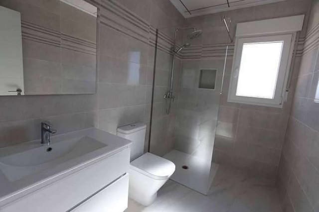 Chalet de 3 habitaciones en Pinoso en venta con piscina - 332.000 € (Ref: 9332512)