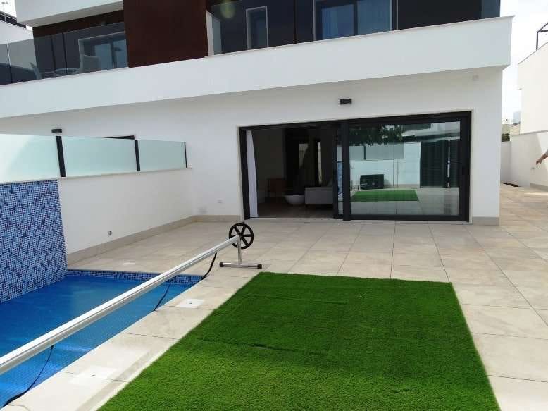 Pareado de 3 habitaciones en Pilar de la Horadada en venta con piscina - 379.900 € (Ref: 9332623)