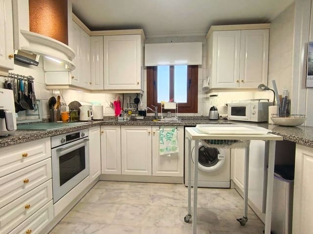 Apartamento de 2 habitaciones en Villamartin, Orihuela en venta con piscina garaje - 179.999 € (Ref: 9388180)