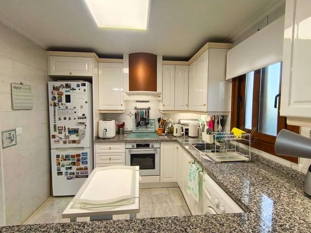 Apartamento de 2 habitaciones en Villamartin, Orihuela en venta con piscina garaje - 179.999 € (Ref: 9388180)