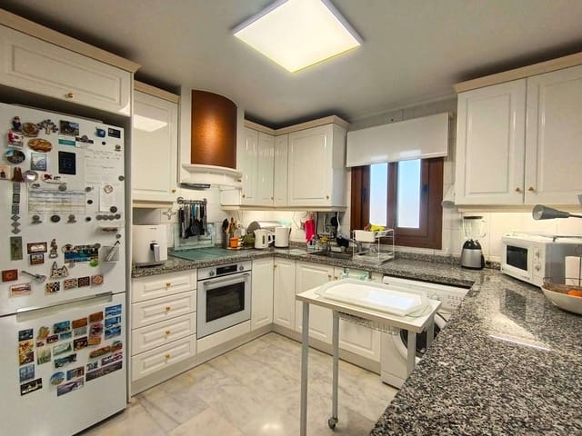 Apartamento de 2 habitaciones en Villamartin, Orihuela en venta con piscina garaje - 179.999 € (Ref: 9388180)