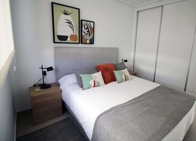 Pareado de 4 habitaciones en Pilar de la Horadada ciudad, Pilar de la Horadada en venta con piscina - 374.900 € (Ref: 9396820)