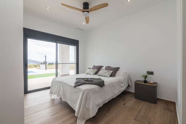 Chalet de 3 habitaciones en Pinoso en venta con piscina garaje - 327.000 € (Ref: 9438546)