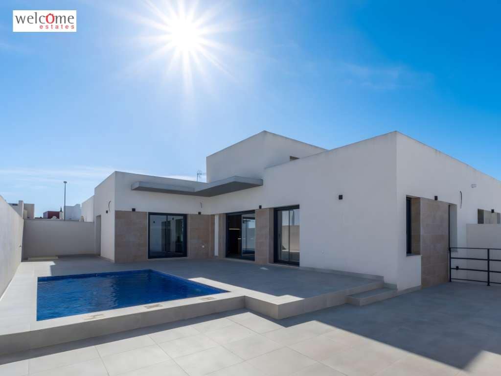 3 sovrum Villa till salu i Daya Nueva med pool garage - 365 000 € (Ref: 9471020)