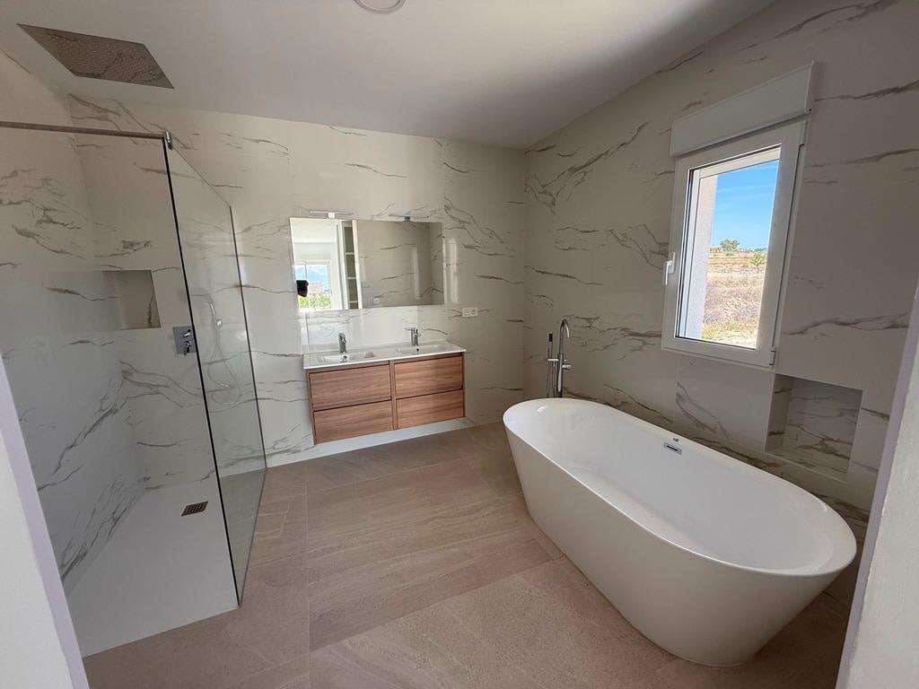 Chalet de 3 habitaciones en Pinoso en venta con piscina - 356.000 € (Ref: 9539592)