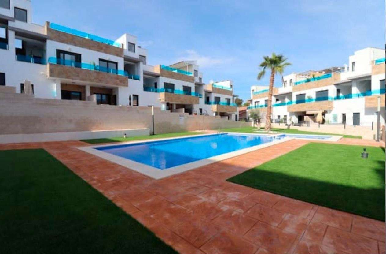 3 sypialnia Dom na sprzedaż w Bigastro z basenem garażem - 250 000 € (Ref: 9583151)