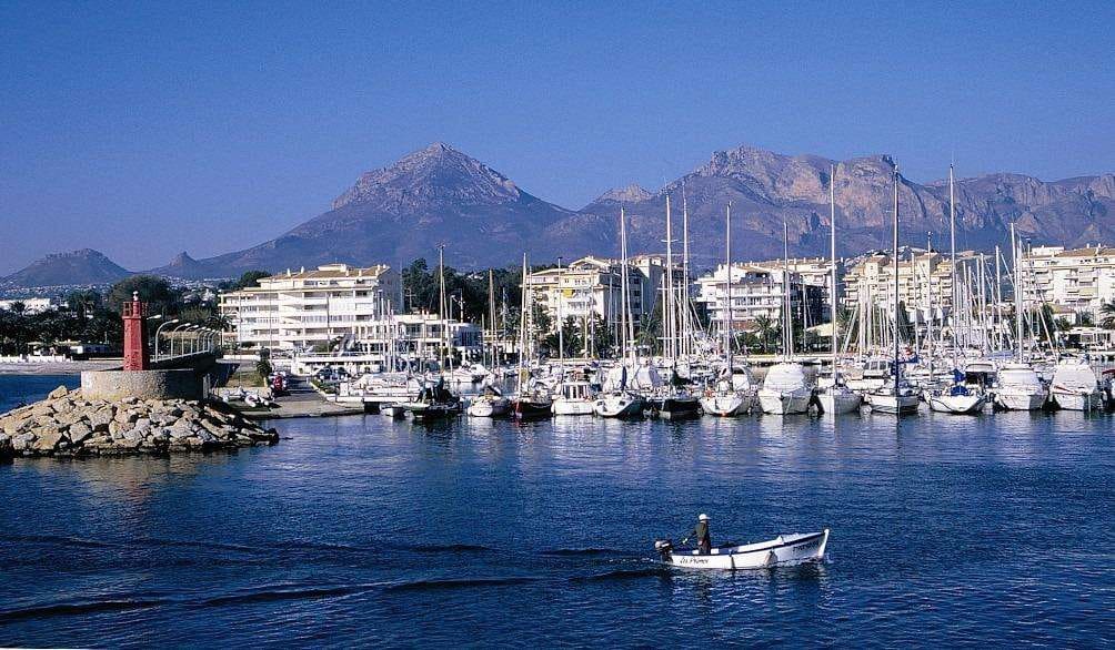 4 makuuhuone Huvila myytävänä paikassa Finestrat mukana uima-altaan 
autotalli - 875 000 € (Ref: 9592066)