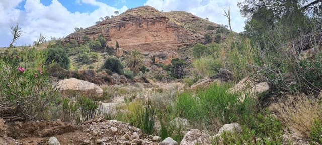 Rakentamaton maa myytävänä paikassa Abanilla - 299 000 € (Ref: 9652337)