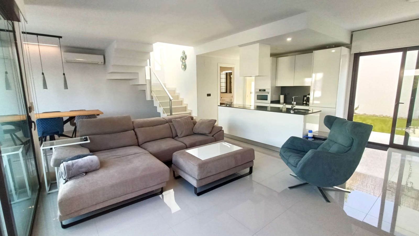 2 soveværelse Villa til salg i Algorfa med swimmingpool - € 359.500 (Ref: 9652338)