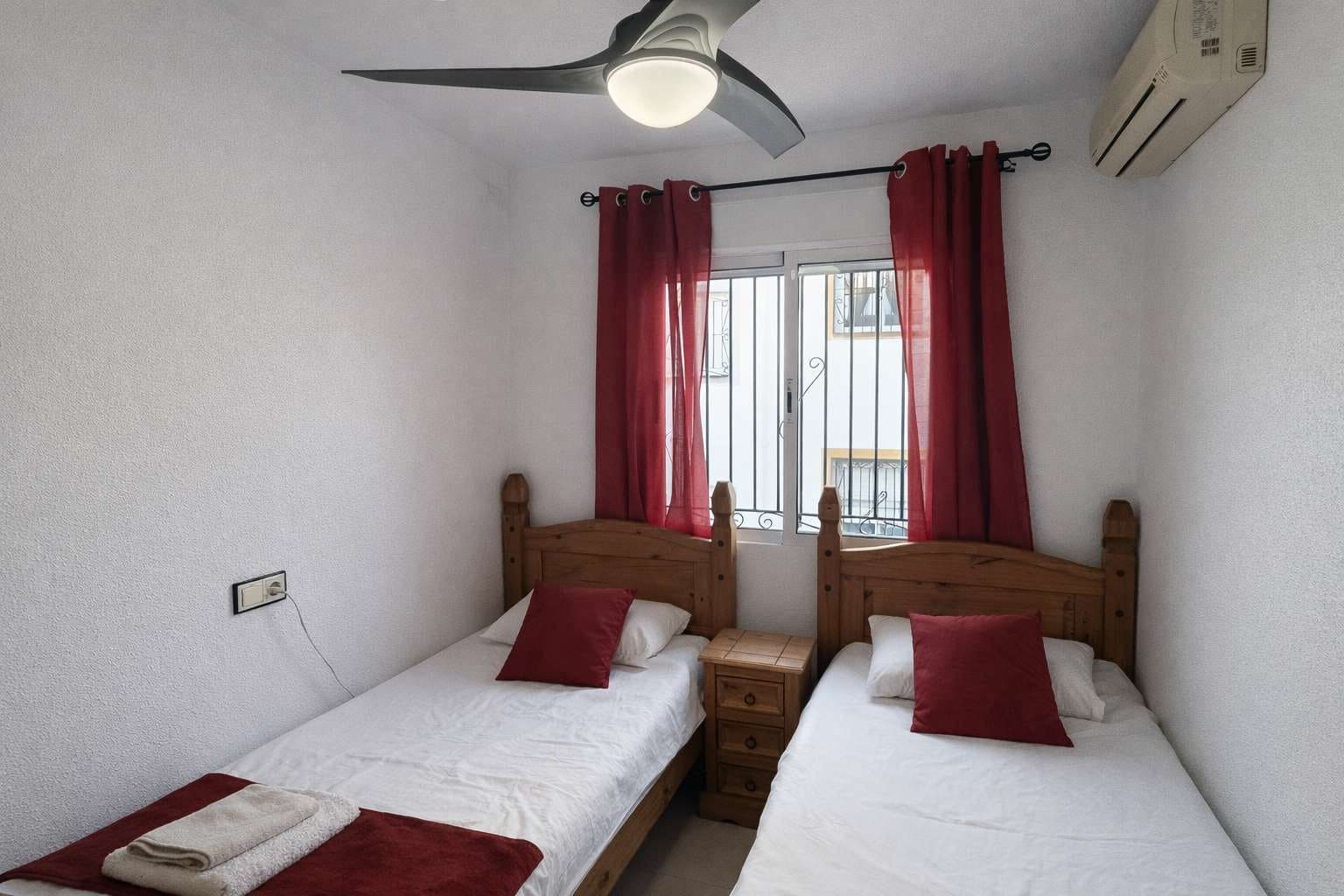 3 slaapkamer Rijtjeshuis te koop in Los Altos met zwembad garage - € 214.995 (Ref: 9656952)