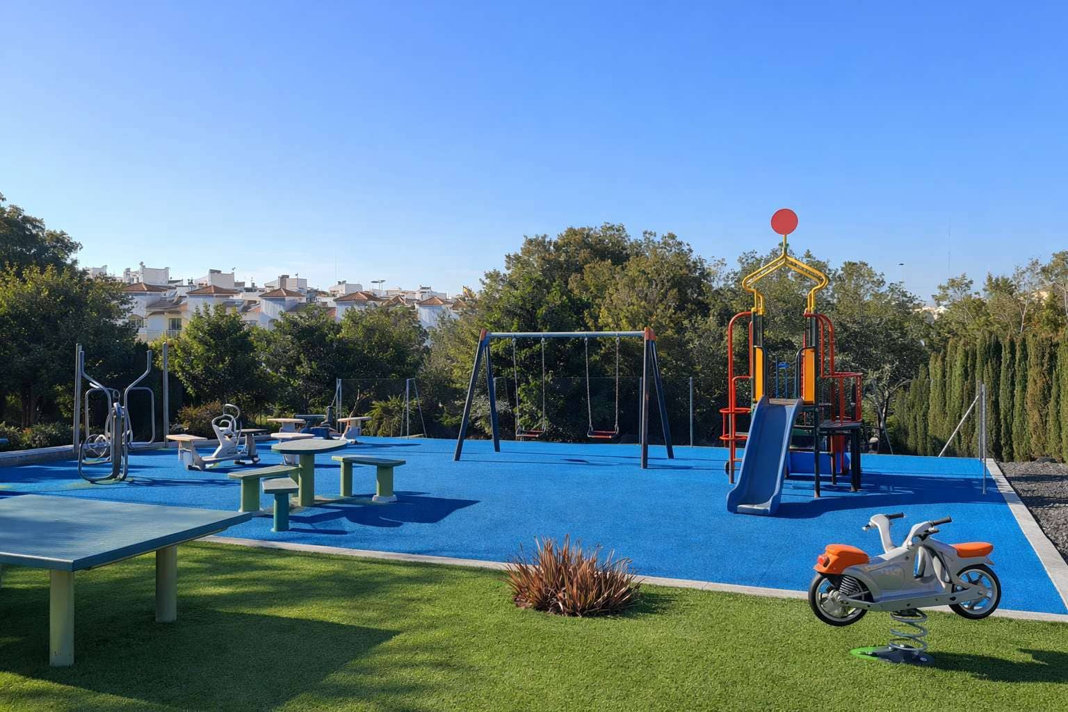 3 slaapkamer Rijtjeshuis te koop in Los Altos met zwembad garage - € 214.995 (Ref: 9656952)