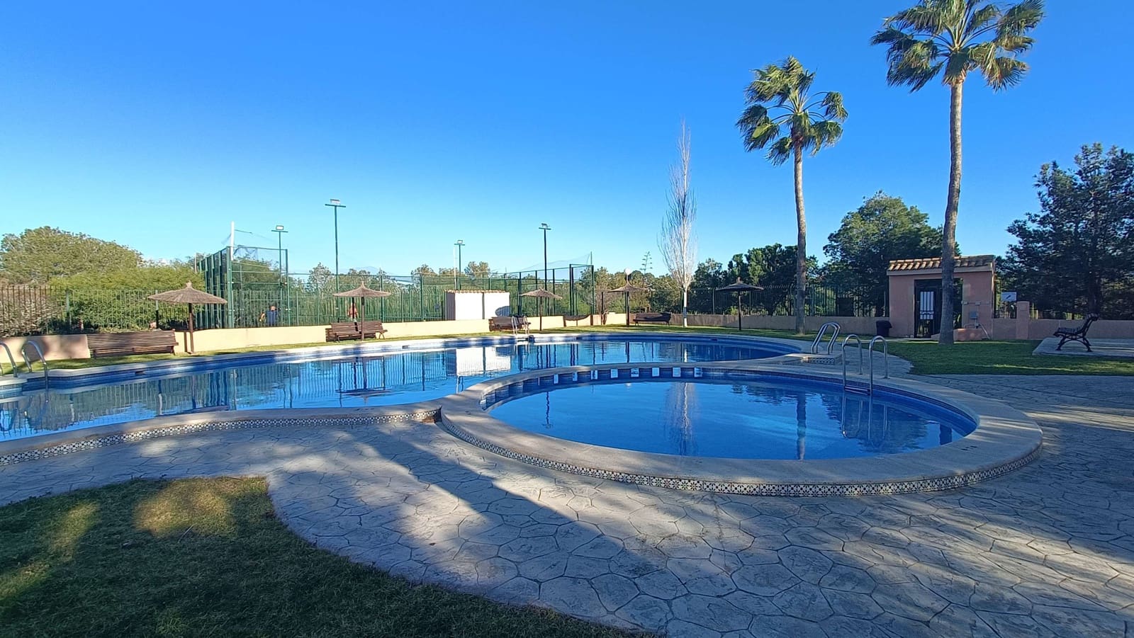 3 slaapkamer Rijtjeshuis te koop in Los Altos met zwembad garage - € 214.995 (Ref: 9656952)