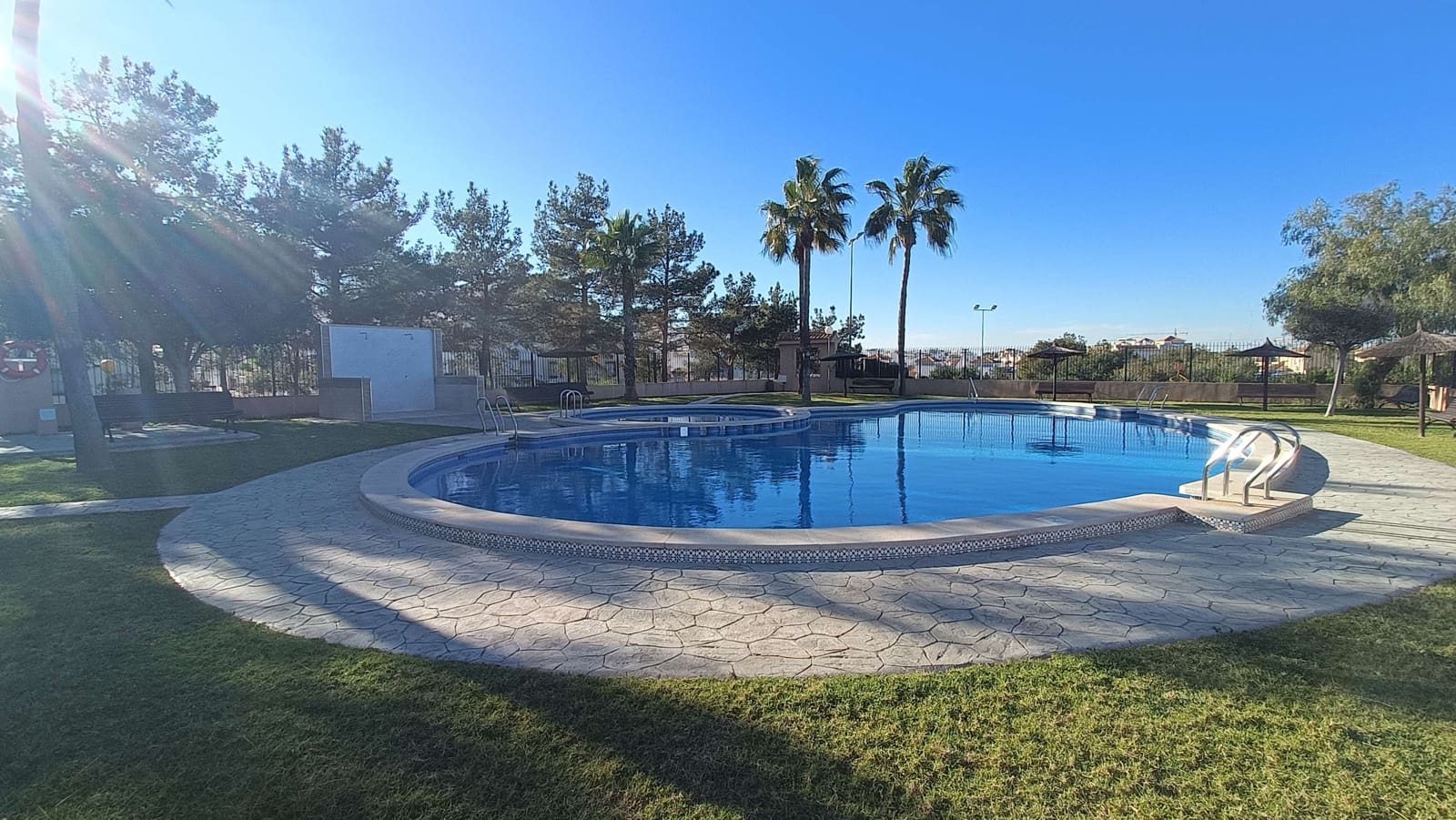 3 slaapkamer Rijtjeshuis te koop in Los Altos met zwembad garage - € 214.995 (Ref: 9656952)