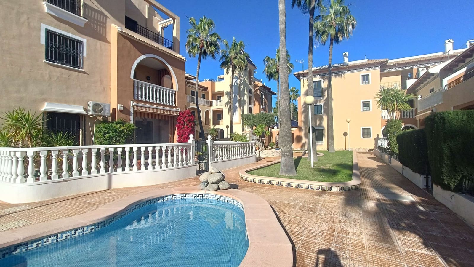 2 sypialnia Apartament na sprzedaż w Los Alcazares z basenem - 229 950 € (Ref: 9674732)