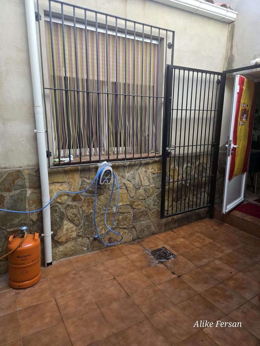 6 Zimmer Villa zu verkaufen in Alicante / Alacant Stadt - 250.000 € (Ref: 9714057)