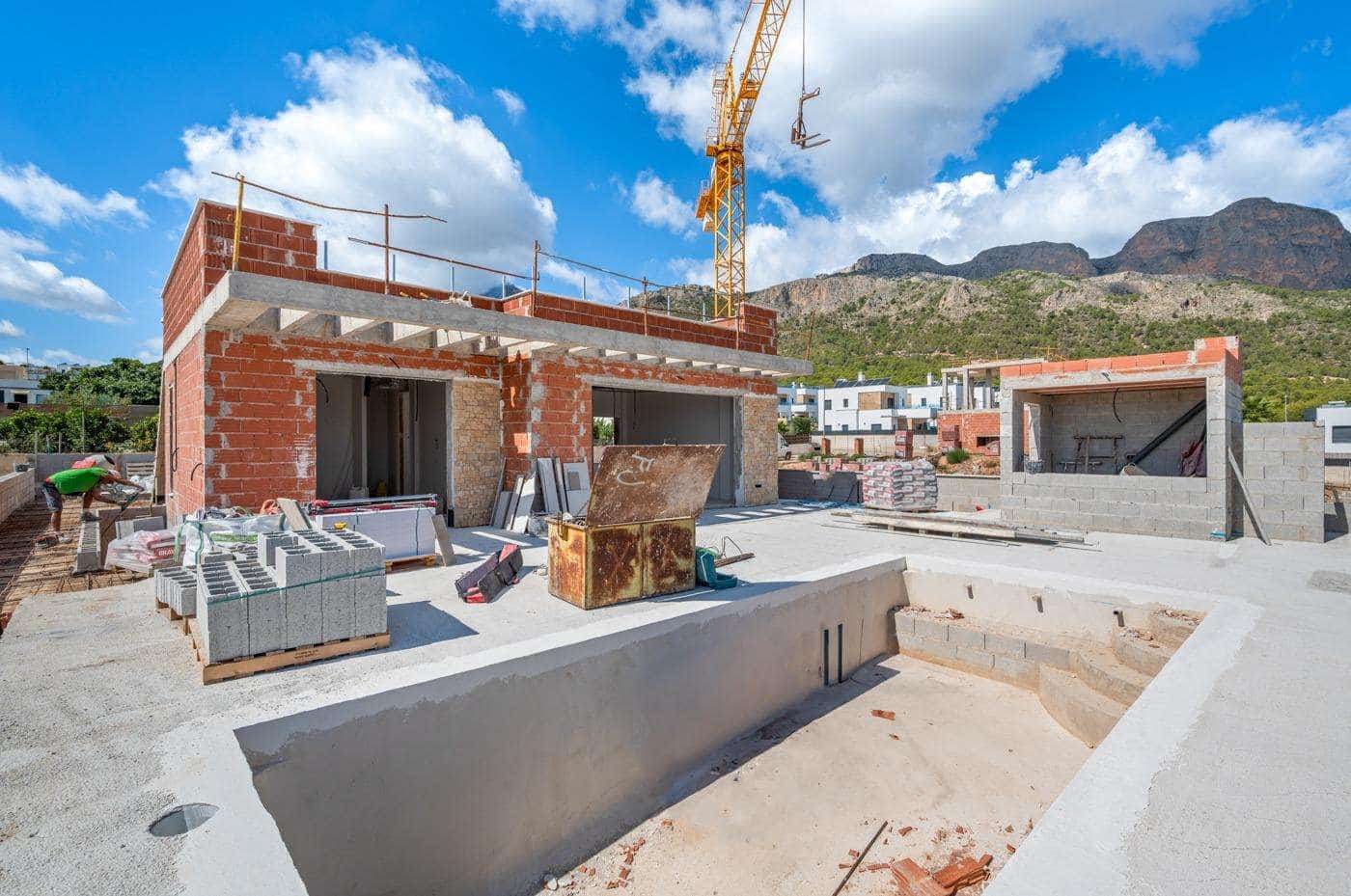 5 bedroom Villa for sale in Polop with garage - € 568,000 (Ref: 9733585)