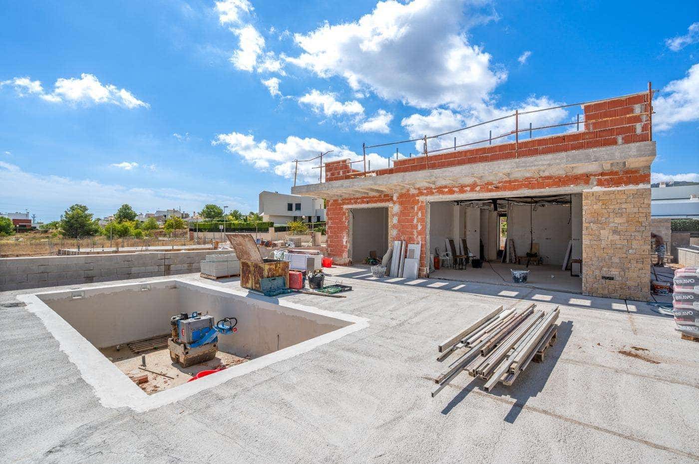 5 bedroom Villa for sale in Polop with garage - € 568,000 (Ref: 9733585)