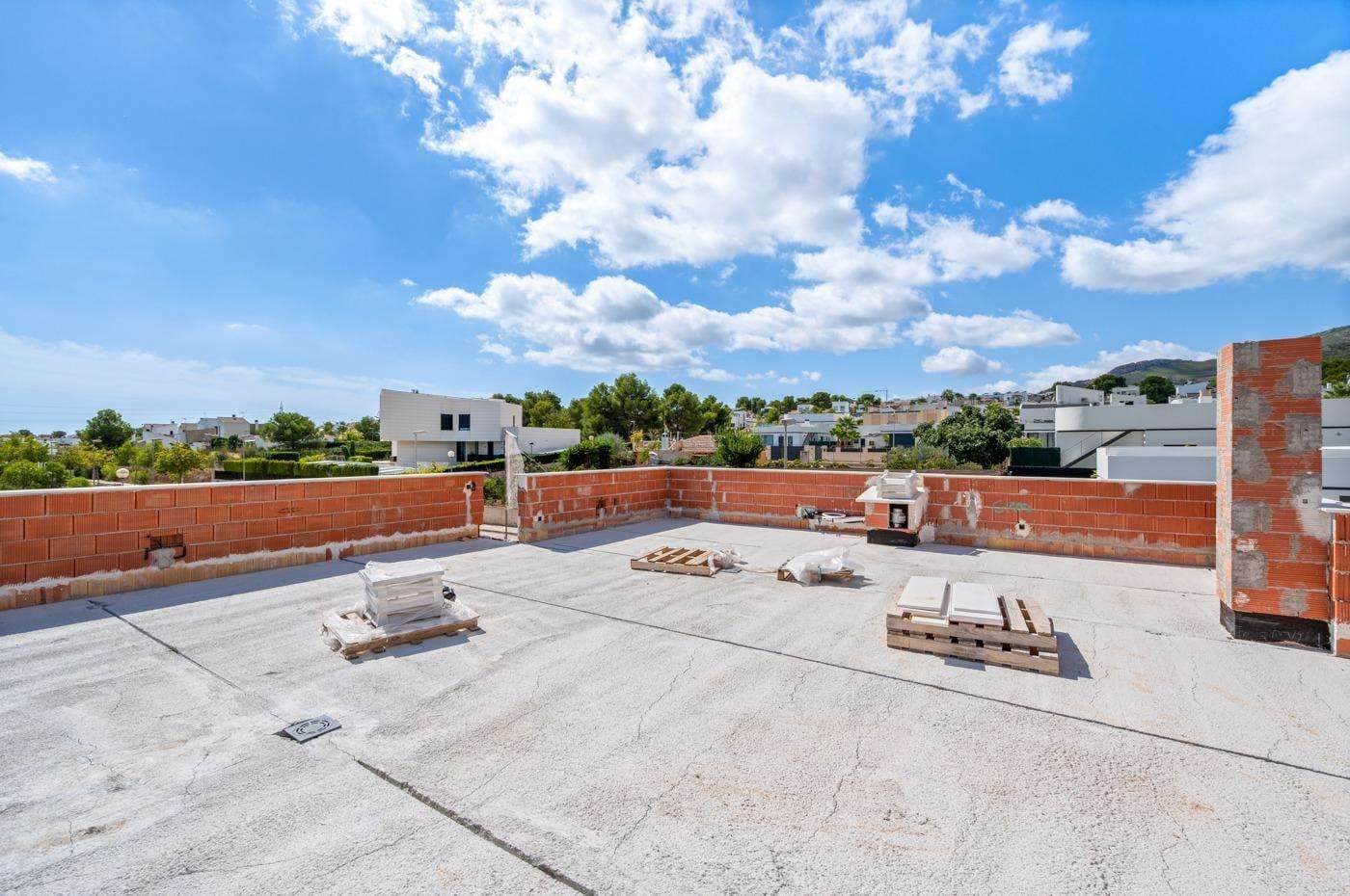 5 bedroom Villa for sale in Polop with garage - € 568,000 (Ref: 9733585)