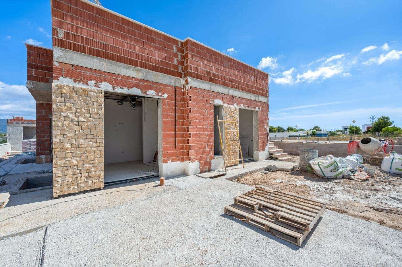 5 bedroom Villa for sale in Polop with garage - € 568,000 (Ref: 9733585)