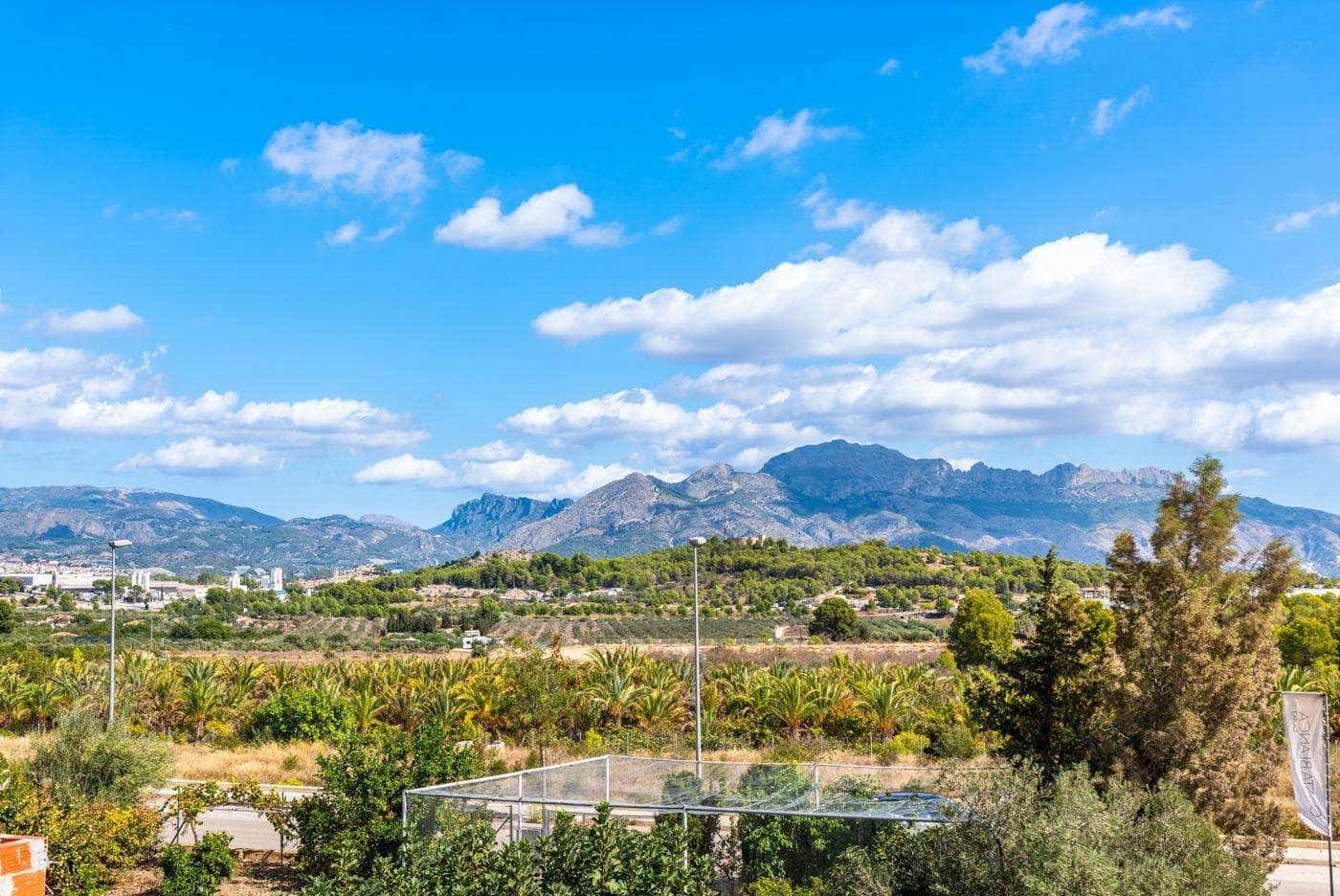 5 bedroom Villa for sale in Polop with garage - € 568,000 (Ref: 9733585)
