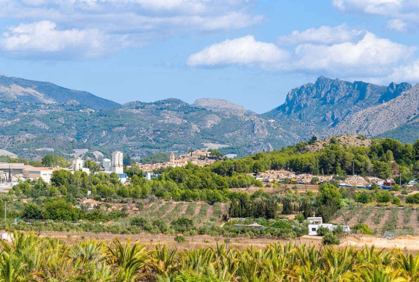5 bedroom Villa for sale in Polop with garage - € 568,000 (Ref: 9733585)