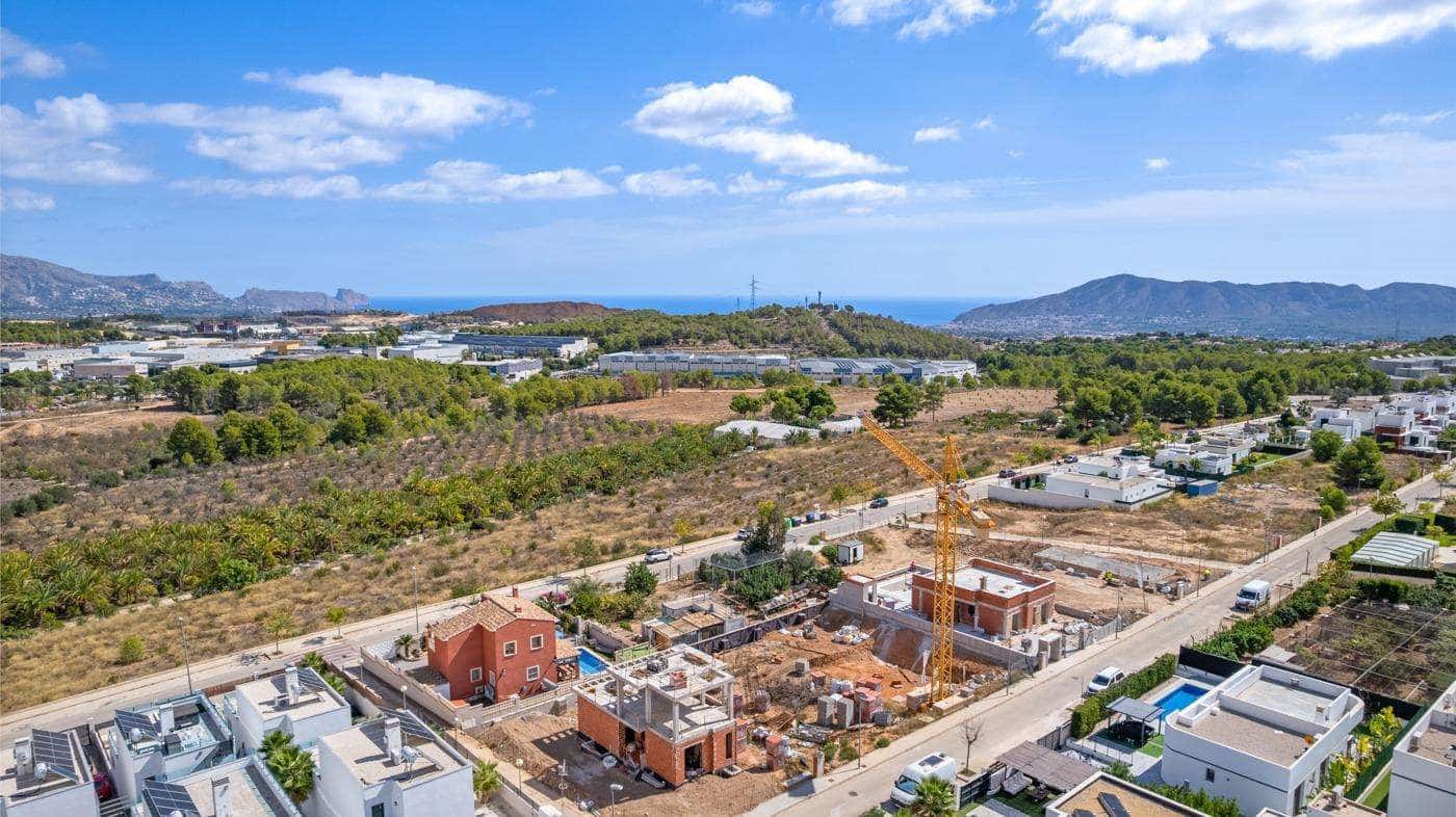 5 bedroom Villa for sale in Polop with garage - € 568,000 (Ref: 9733585)