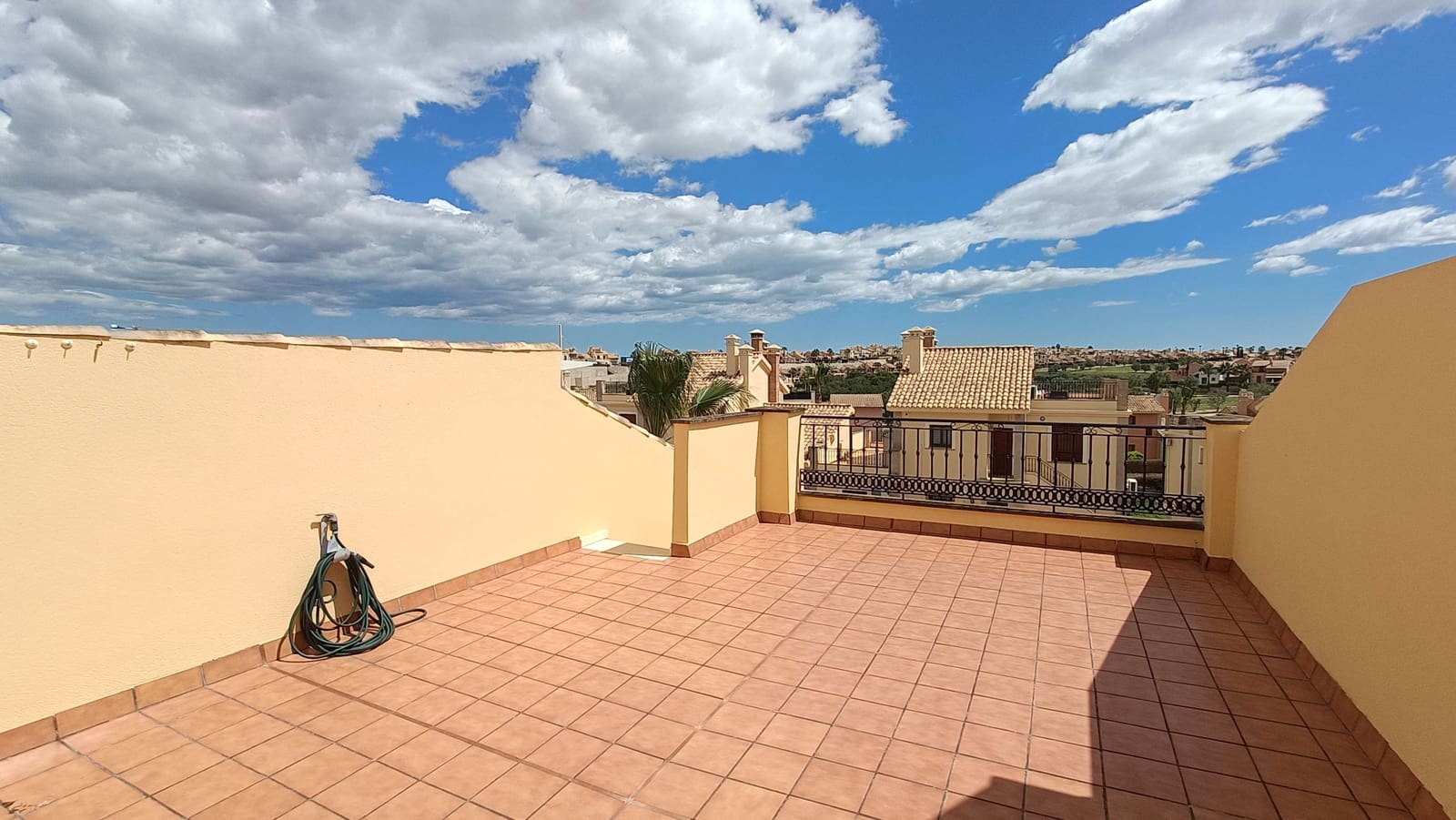 2 makuuhuone Huoneisto myytävänä paikassa Algorfa mukana uima-altaan 
autotalli - 190 000 € (Ref: 9776877)