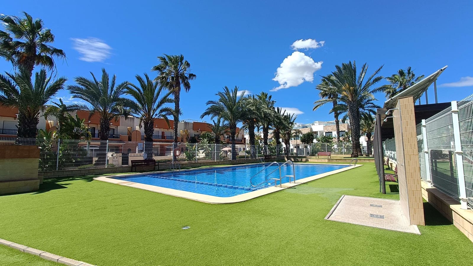 3 soverom Hus til salgs i Villamartin med svømmebasseng garasje - € 375 000 (Ref: 9777241)