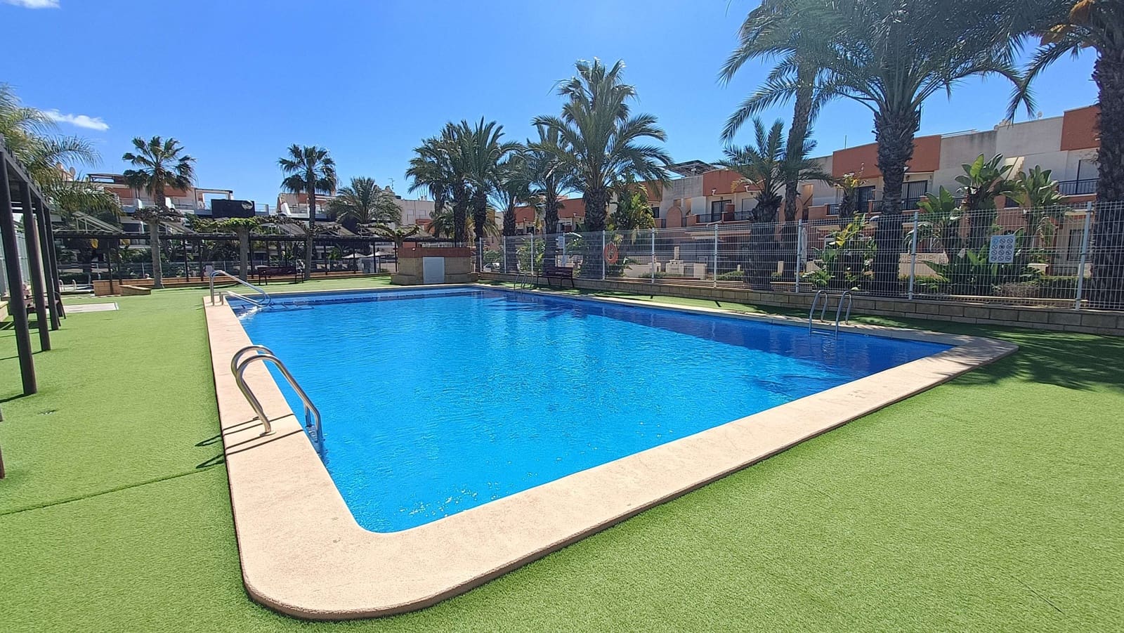 3 soverom Hus til salgs i Villamartin med svømmebasseng garasje - € 375 000 (Ref: 9777241)