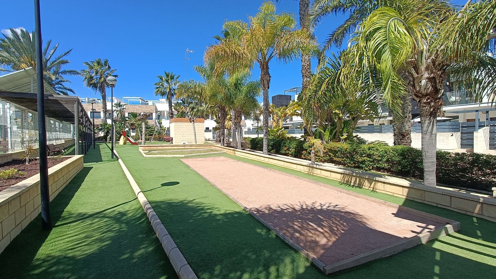 3 soverom Hus til salgs i Villamartin med svømmebasseng garasje - € 375 000 (Ref: 9777241)