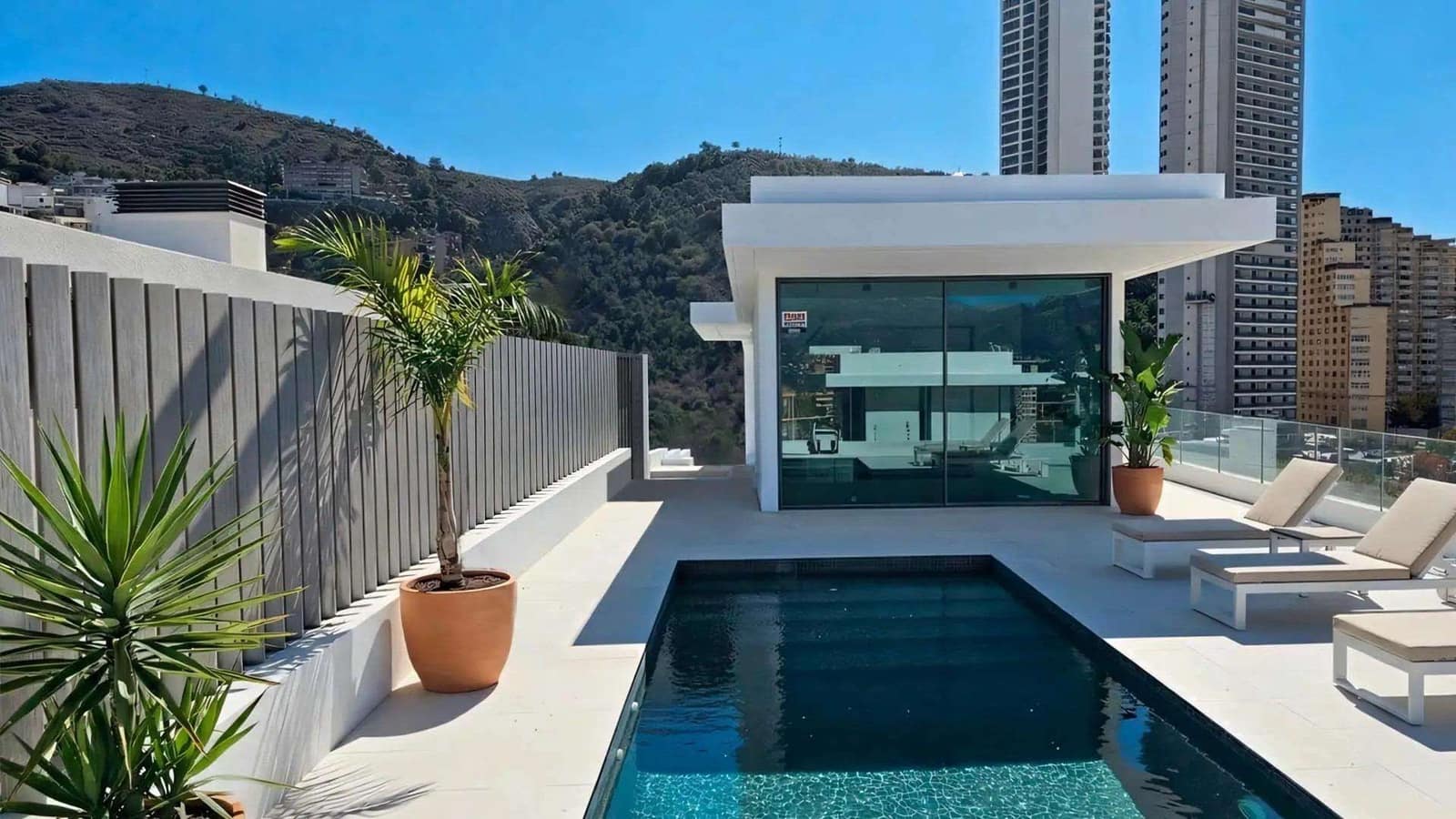 3 quarto Moradia para venda em Benidorm com piscina - 1 160 000 € (Ref: 9879749)