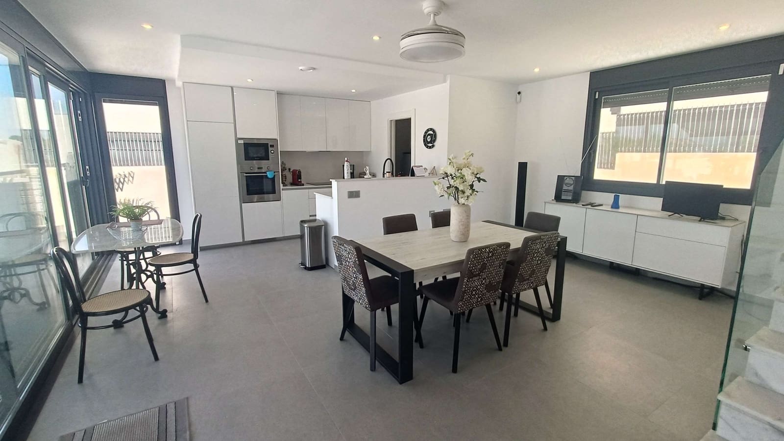 4 soverom Villa til salgs i Algorfa med svømmebasseng garasje - € 599 000 (Ref: 9880001)