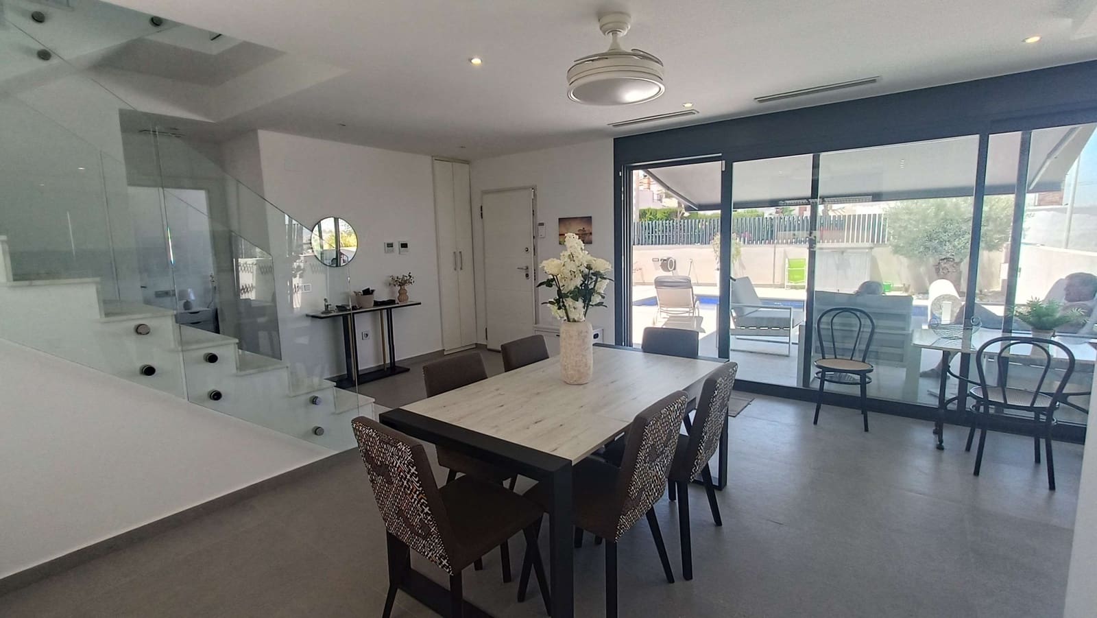 4 soverom Villa til salgs i Algorfa med svømmebasseng garasje - € 599 000 (Ref: 9880001)