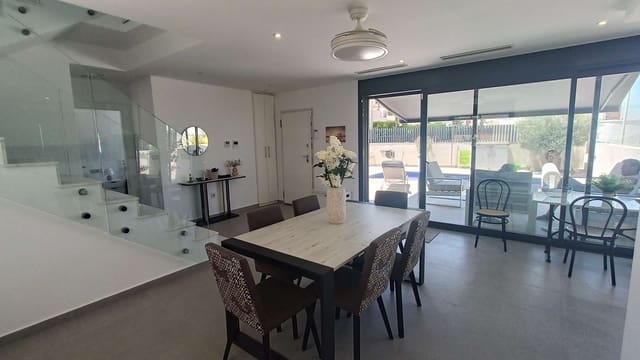 4 slaapkamer Villa te koop in Algorfa met zwembad garage - € 599.000 (Ref: 9880001)