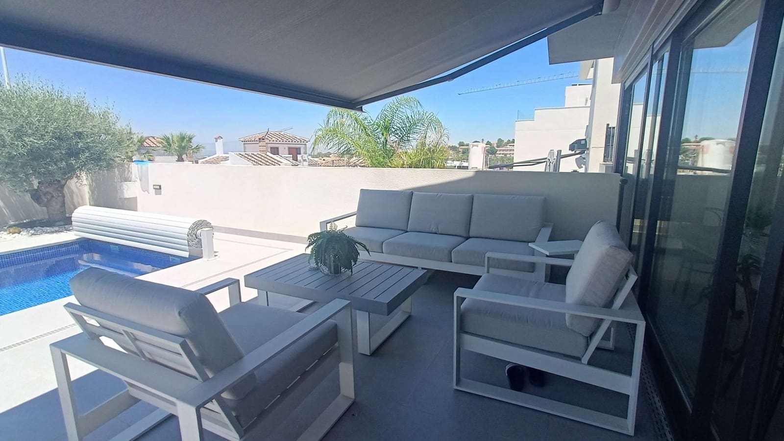 4 soverom Villa til salgs i Algorfa med svømmebasseng garasje - € 599 000 (Ref: 9880001)