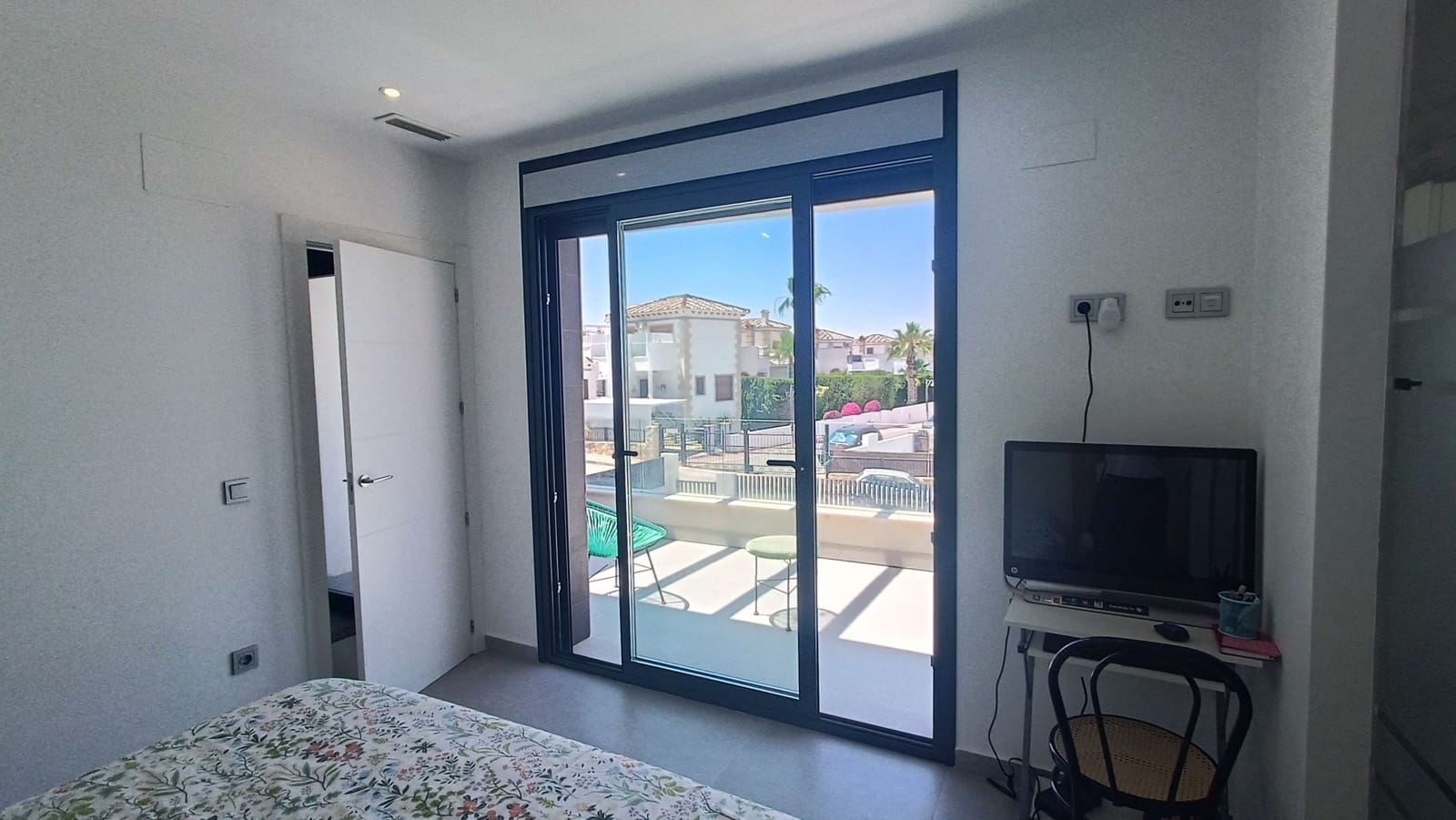 4 soverom Villa til salgs i Algorfa med svømmebasseng garasje - € 599 000 (Ref: 9880001)