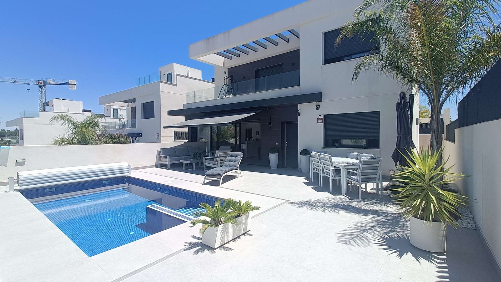 4 soverom Villa til salgs i Algorfa med svømmebasseng garasje - € 599 000 (Ref: 9880001)