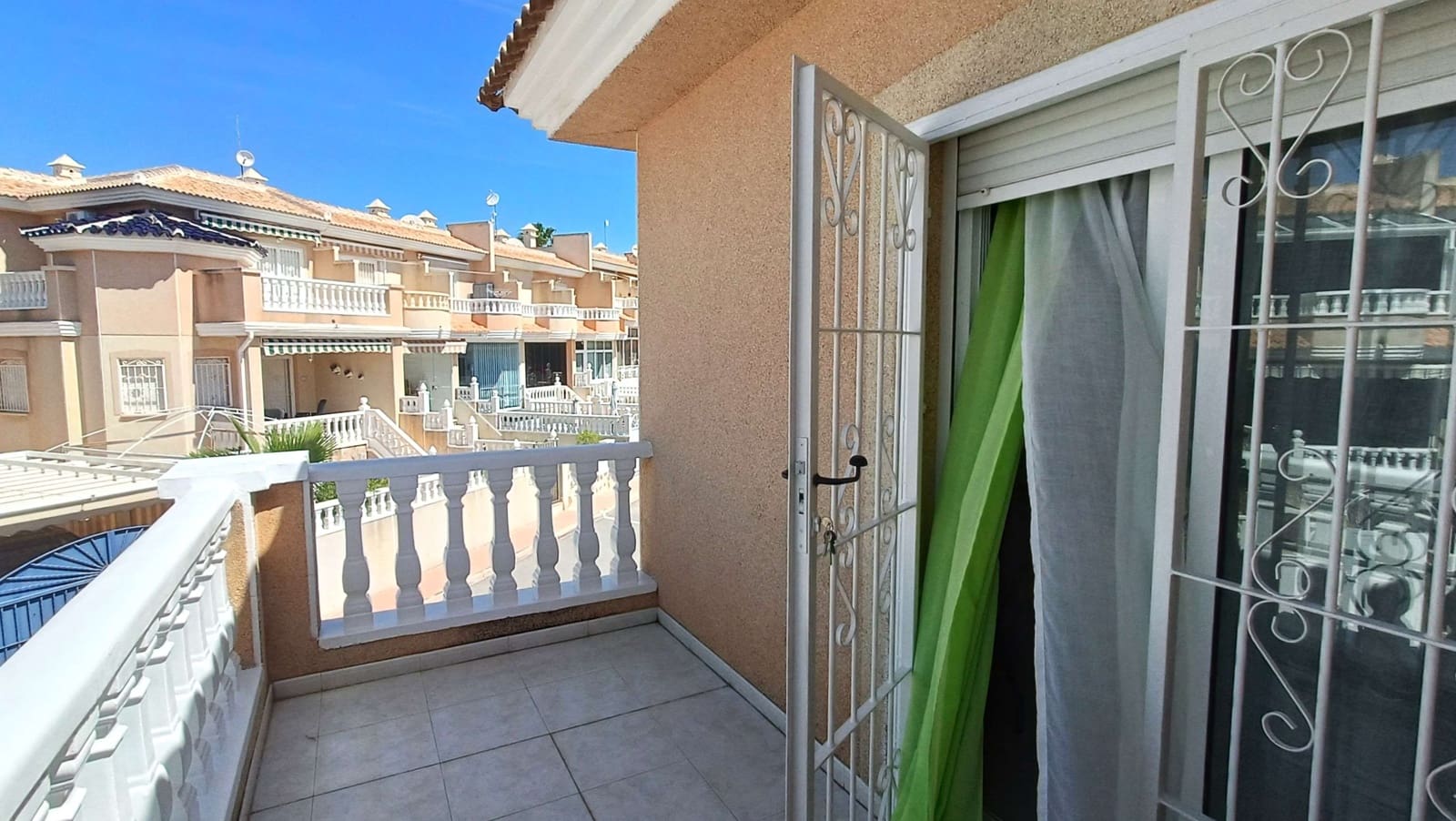 3 bedroom Townhouse for sale in Dona Pepa with pool - € 299,000 (Ref: 9889263)