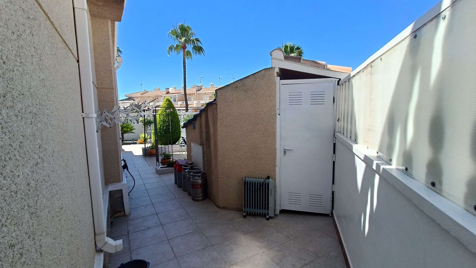 3 bedroom Townhouse for sale in Dona Pepa with pool - € 299,000 (Ref: 9889263)