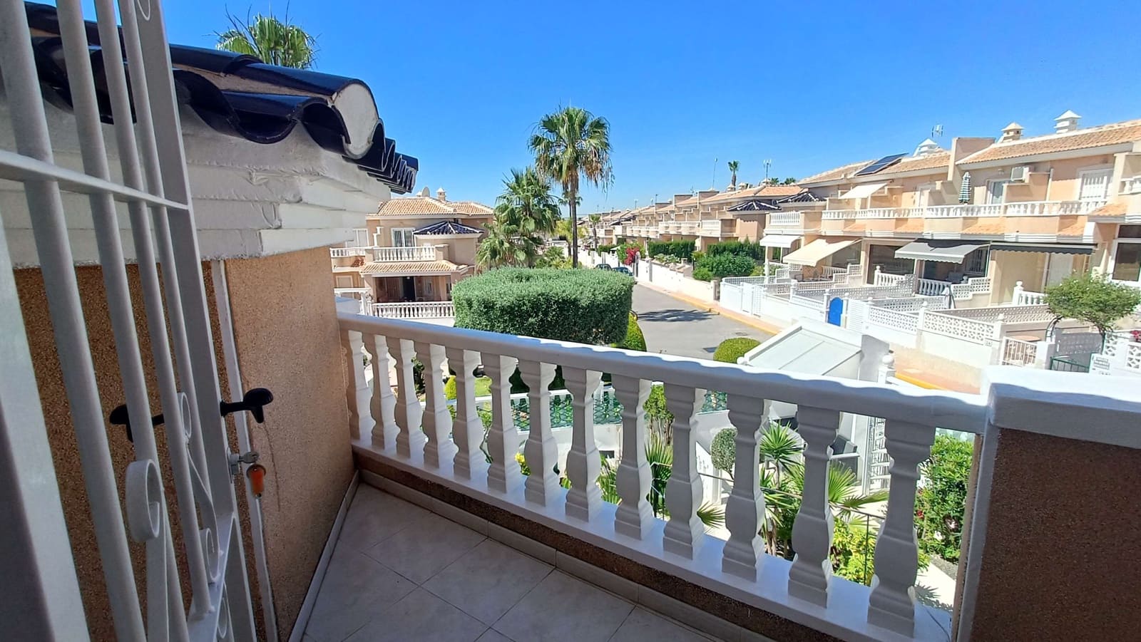 3 bedroom Townhouse for sale in Dona Pepa with pool - € 299,000 (Ref: 9889263)