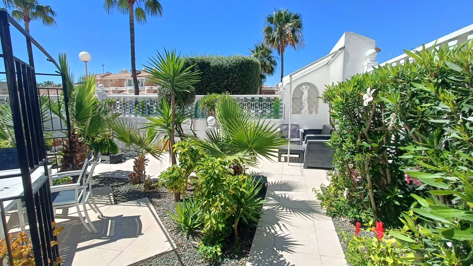 3 bedroom Townhouse for sale in Dona Pepa with pool - € 299,000 (Ref: 9889263)