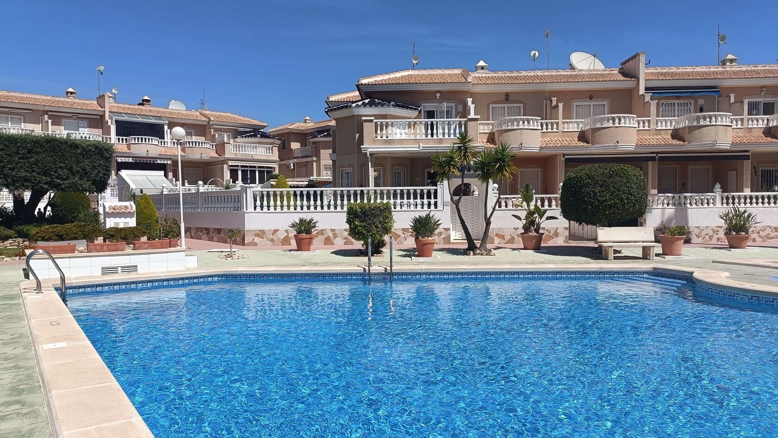 3 bedroom Townhouse for sale in Dona Pepa with pool - € 299,000 (Ref: 9889263)