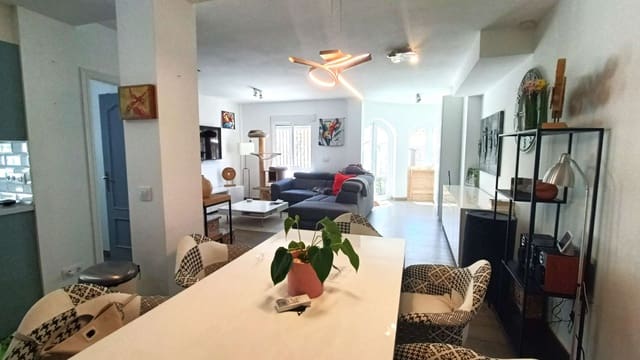 2 chambre Villa/Maison Mitoyenne à vendre à Villamartin, Orihuela avec piscine garage - 269 000 € (Ref: 9911831)